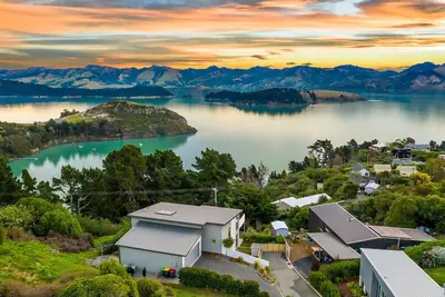 Image de Hidden Gem at the backyard of Christchurch