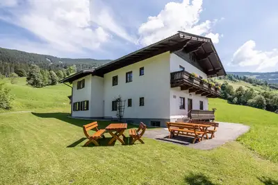 Image de Maison confortable avec une belle terrasse