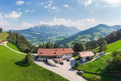 Image de Appartement spacieux avec une belle vue sur les montagnes