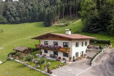 Image de Appartement confortable avec une belle vue depuis le balcon