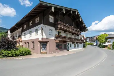 Image de Maison de groupe au milieu du Kirchberg