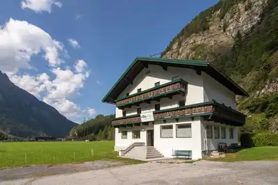 Image de Maison de groupe indépendante avec local à skis