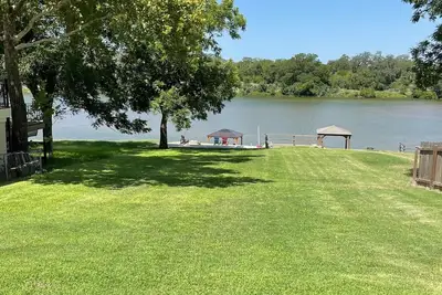 Image de Open modern concept home with large backyard on Lake Lbj with Private Casita!