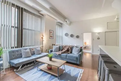 Image de Modern 2br Apartment w Free Parking, Gym, Close to shops, 24/7 Fd