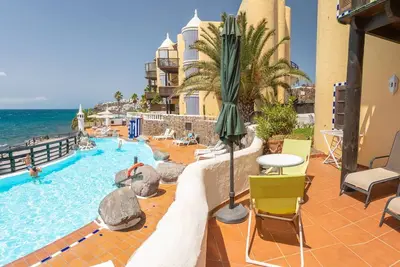 Altamar 28 with terrace&pool By CanariasGetaway