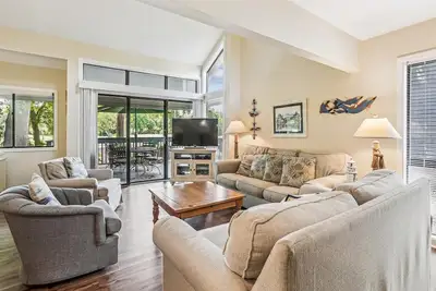 Image de 231 Turnberry Village ~ Two Story, Pet Friendly End Villa with Golf Course Views