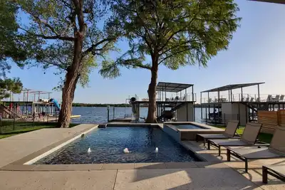 Image de Cypress Hideaway Luxurious Rental with Breathtaking Views, Waterslide!