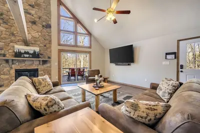 Image de Wine Down by Pmr, 7br Lodge, Hot Tub, Game Room, Pool Access, Sleeps 18