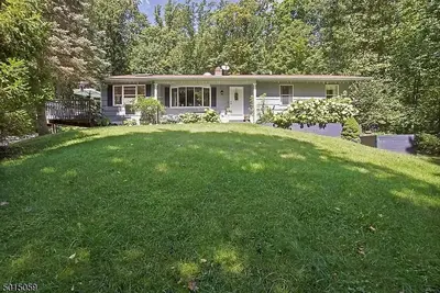 Image de Total privacy and relaxation in a secluded 3 bed/ 2 bath house on 5 acres.