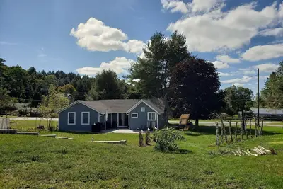 Image de Cozy Country Cottage close to Bethel Woods (with Home Office and Family Games)