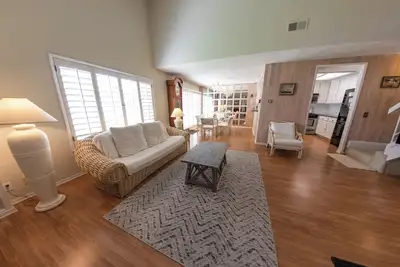 Image de Experience Beach Living in this 3 Bedroom Condo that is just Steps from the Sand!