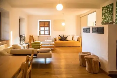 Image de Cozy vacation apartment (84 m²) with tiled stove and unique ambience