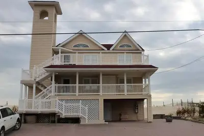 Image de Ocean Front. 1st floor duplex in Holgate. Wifi. Washer & Dryer. 36234