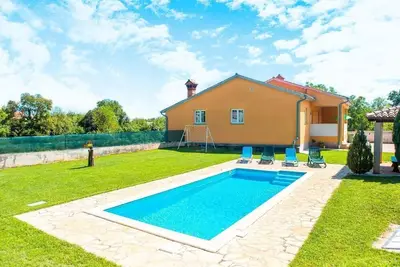 Image de Maison de vacances Zminj pour 1 - 6 personnes avec 3 chambres à coucher - Maison de vacances