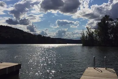 Image de Charming! Private and cozy Nolin Lake cottage near Mammoth Cave National Park.