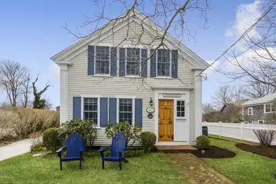Image de Steps to Chatham Center & Lighthouse Beach - charming home with central Ac