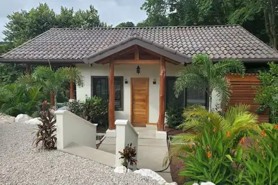 Image de New 3 bdrm, 3 baths, Pool, gated parking, walk 2 Beach