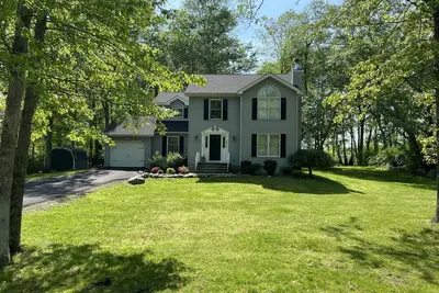 Image de Summer fun Poconos Watergap: stunning water views, dock, firepit, movie room