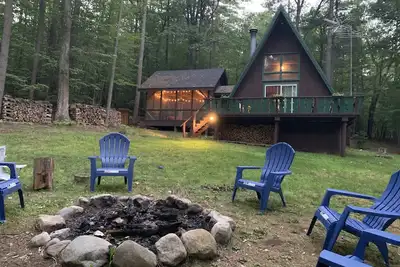 Image de Adirondack A-frame Cabin across from Lake
