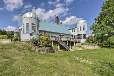 Image de Luxe Barndominium w/ Home Gym, Theater, & More!