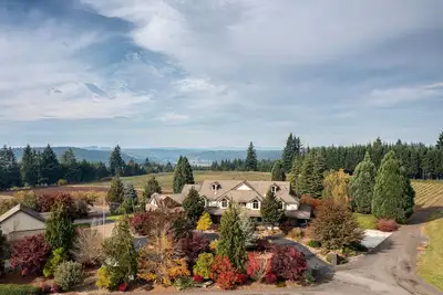 Image de Elegant Country Estate on 620 ace timber and Christmas tree farm