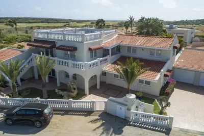 Image de Deluxe Mansion Steps to Beach Pool Sea Views