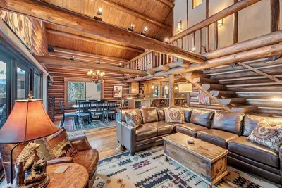 Image de Luxurious Alta/Snowbird Lodgepole Pine Log Cabin with Hot Tub