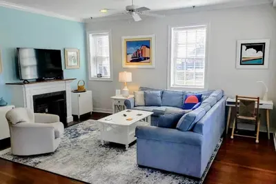 Image de Cape Haven - Condo 1. 5 Blocks from Beach