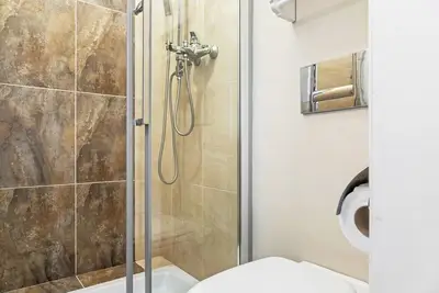 Large Contemporary Apartment with Three-Bedrooms