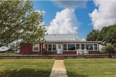 Image de Country Home on 33 acres, sleeps 20, On the San Saba River!