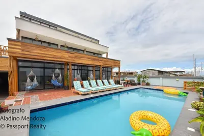 Image de Fully Furnished Beachfront House Pool and Jacuzzi Sleep 17 People