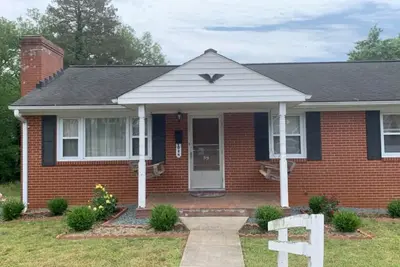 House near Downtown and Uva location!