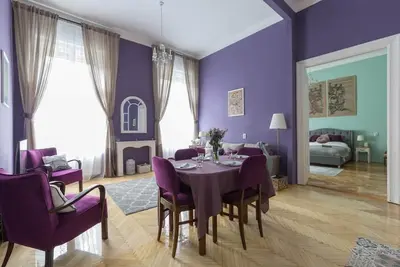 Image de Eclectic Luxury & Spacious Apt in Center