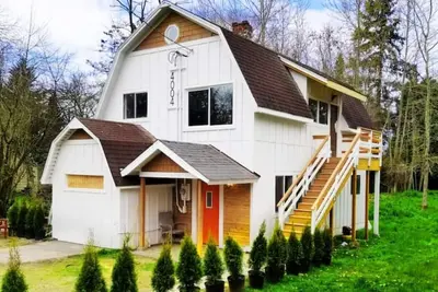 Image de Updated  farm style Apt. w/ loft minutes from Airport and Seattle