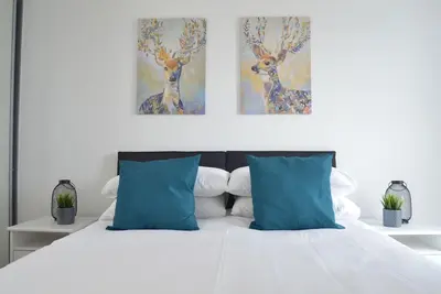 Image de Close to shops with stunning views over Sheffield