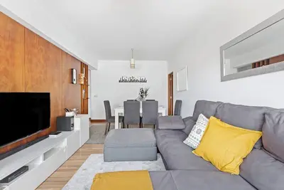 Bright & Spacious Three-Bed Apartment in Lisbon