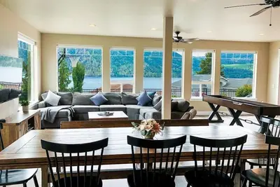 Image de Lake Chelan Views! Two Blocks to Manson! 3, 100 Sf!