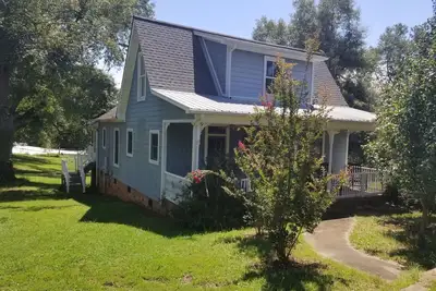 Image de Charming House near Gardner Webb
