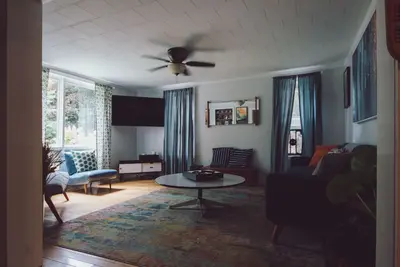 Image de Modernized Farmhouse Walkable to the Beach