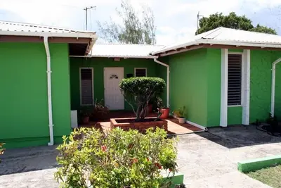 Image de Located on the south coast we are a 5 minute drive to beautiful white