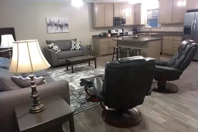 Image de D and T Retreat. Beautiful home near lake Ouachita, hiking, crystal mines.