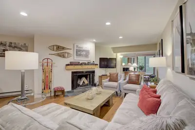 Image de Comfortable Vail Golf Course Condominium minutes from Village on Free Bus Route