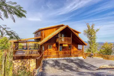Image de Brand New Luxury 4/4. 5 Cabin! Amazing View! Indoor Pool, Huge Game Room, Wifi