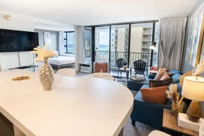 Image de Deluxe Ocean View Condo 2 Queen Beds in Waikiki, Free Parking & Wi-Fi by Koko Resort Vacation Rentals