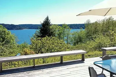 Image de Pet friendly! Modern Lilliwaup Home on 22 acr with view & beach access.