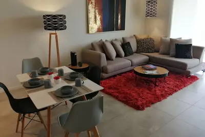 Image de Beautiful & modern condo Ac+Gym+Pool+Security