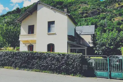 Image de Maison rénovée pour 6/8 avec véranda jardin & Wifi