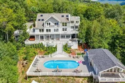Image de Luxury Sunday River Bike, Hike & Canoe Home! - 10 Bdrms, Hot Tub & Much More!