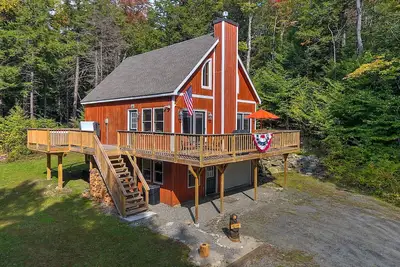 Image de Mt. Snow Escape with Hot Tub & Fire Pit, Surrounded by Woods.