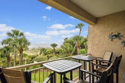 Image de 468 Captain's Walk ~ Newly Renovated Oceanfront End Villa in Palmetto Dunes!